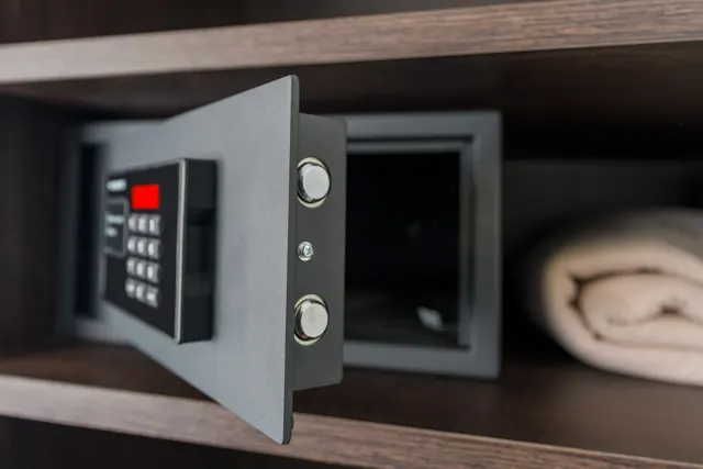 Tresor im Kleiderschrank